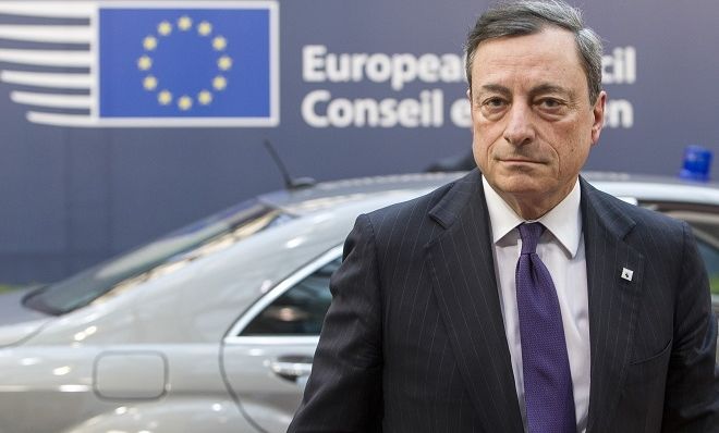 Αμετάβλητα τα επιτόκια της ΕΚΤ, τα βλέμματα στη συνέντευξη Ντράγκι