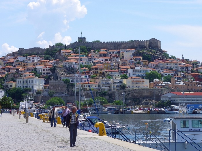 kavala-dynatoi-paiktes-stis-exagoges-ta-nopa-frouta-kai-o-kapnos-49295