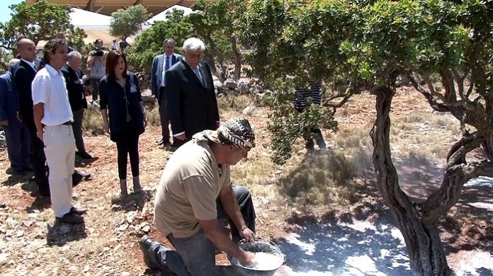 Επίσκεψη του Προκόπη Παυλόπουλου στο νησί της Χίου Επίσκεψη του Προκόπη Παυλόπουλου στο νησί της Χίου
