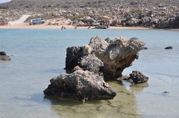 Μονή Χρυσοσκαλίτισσας: Άμμος, κοχύλια, κέδροι και το χρυσό σκαλί