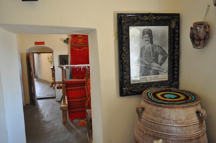 Μονή Χρυσοσκαλίτισσας: Άμμος, κοχύλια, κέδροι και το χρυσό σκαλί