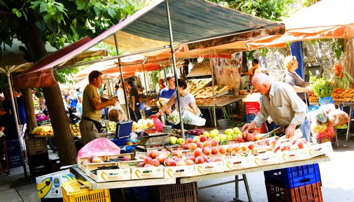 Το ν/σ για το υπαίθριο εμπόριο δεν εξυγιαίνει το καθεστώς των μικρών αποσταγματοποιών, υποστηρίζουν οι επιχειρηματίες