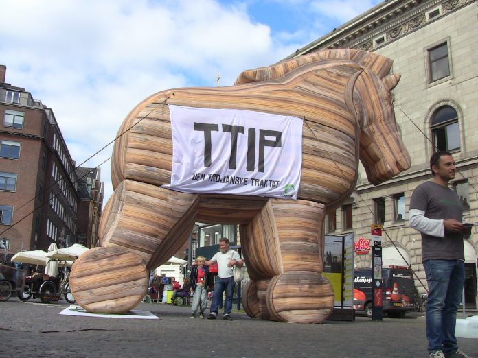 Πάγωμα των διαπραγματεύσεων για την TTIP ζήτησε η Ελλάδα Πάγωμα των διαπραγματεύσεων για την TTIP ζήτησε η Ελλάδα