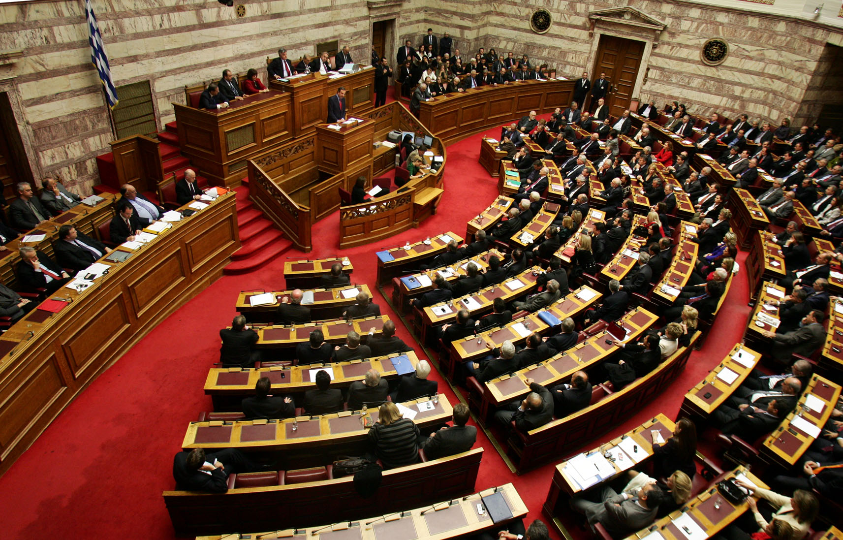 sti-vouli-to-nomoschedio-me-tis-afxiseis-stis-eisfores-ygeias-ton-agroton-upd-54125