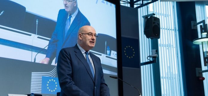 Η θέση του Φ. Χόγκαν για την χρηματοδότηση των νέων φυτεύσεων οινάμπελων Η θέση του Φ. Χόγκαν για την χρηματοδότηση των νέων φυτεύσεων οινάμπελων