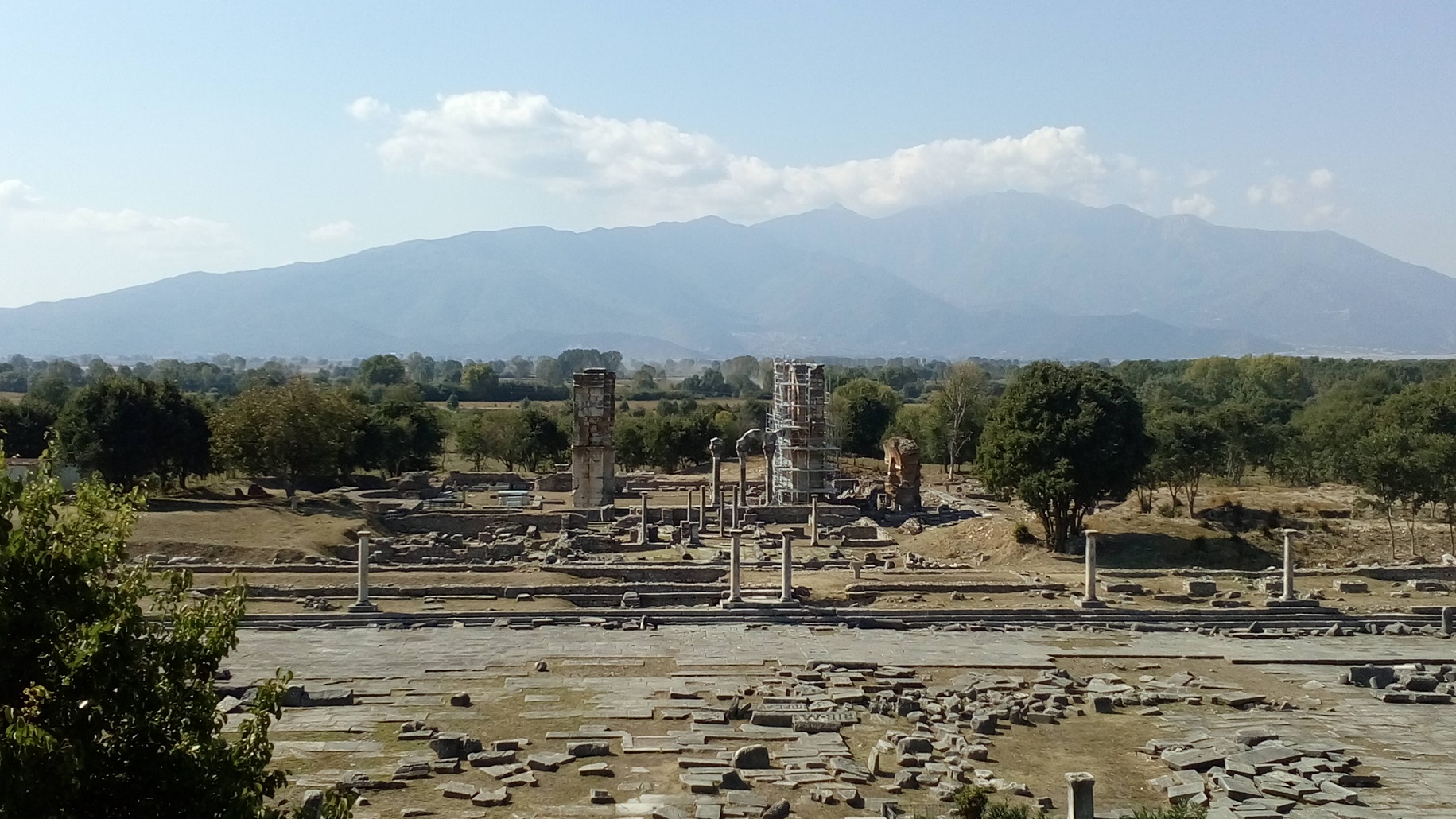 ichni-krasiou-apo-to-4-300-p-ch-stous-filippous-59925