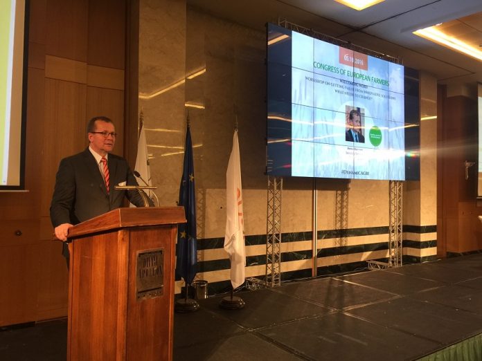 Pekaa Pesonen: Οι συνεταιρισμοί συντελούν στην αύξηση της αξίας των αγροτικών προϊόντων Pekaa Pesonen: Οι συνεταιρισμοί συντελούν στην αύξηση της αξίας των αγροτικών προϊόντων