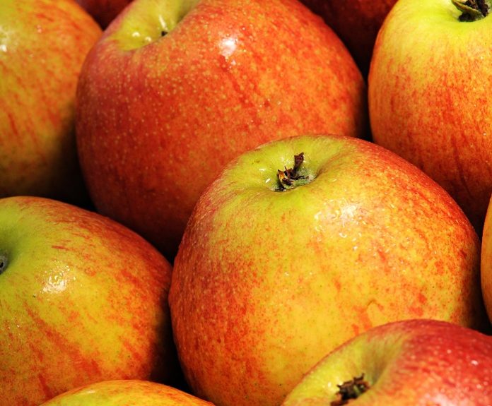 Δέσμευση μισού τόνου μήλων στην Α’ λαϊκή αγορά του Πειραιά