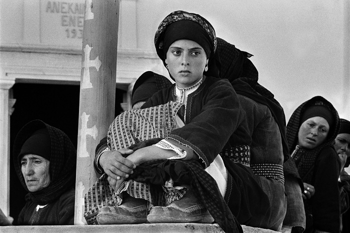 Οι αγρότισσες δεν κάνουν μισές δουλειές...