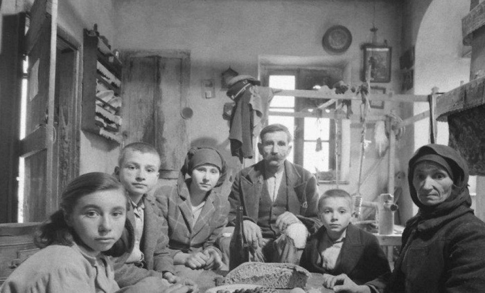 Οι αγρότισσες δεν κάνουν μισές δουλειές...