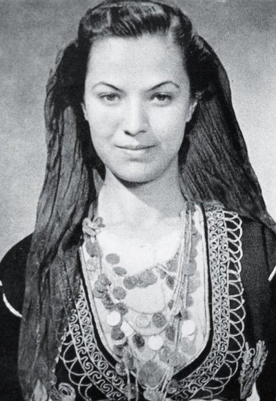 Οι αγρότισσες δεν κάνουν μισές δουλειές...