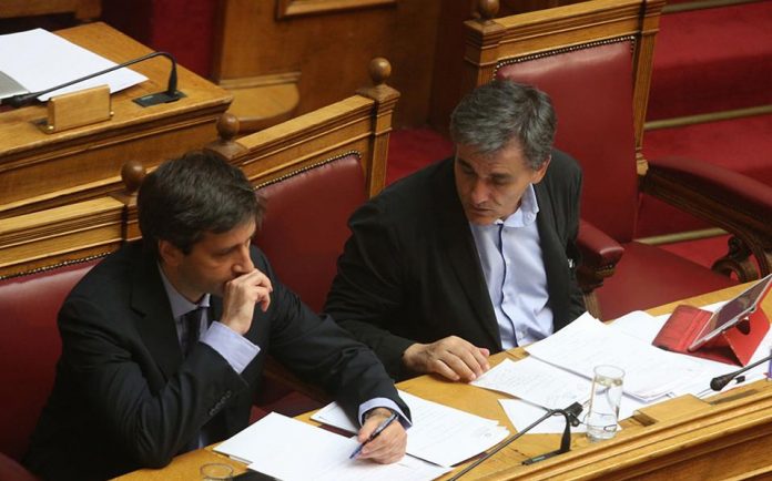 Aύξηση ΕΦΚ αγροτικού πετρελαίου, βενζίνης και τσιγάρων στο προσχέδιο του προϋπολογισμού Aύξηση ΕΦΚ αγροτικού πετρελαίου, βενζίνης και τσιγάρων στο προσχέδιο του προϋπολογισμού