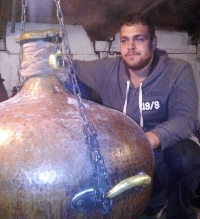 Στην καρδιά της απόσταξης η Πιερία Στην καρδιά της απόσταξης η Πιερία