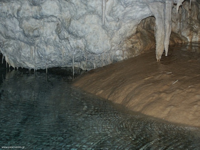 Το σπήλαιο της Ανεμότρυπας στα Πράμαντα ταξιδεύει σε όλη την Ελλάδα