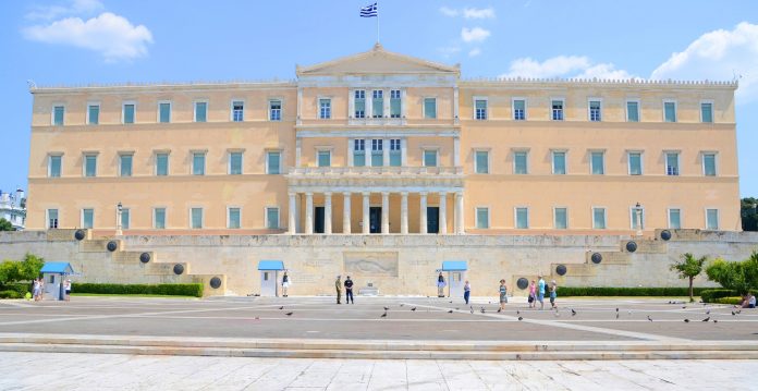 Καβγάς Μωραΐτη – Πετρόπουλου για τις αγροτικές συντάξεις Καβγάς Μωραΐτη – Πετρόπουλου για τις αγροτικές συντάξεις