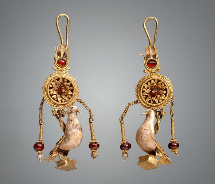 Οι θησαυροί που «ταξίδεψαν» από την Αγία Πετρούπολη στην Αθήνα