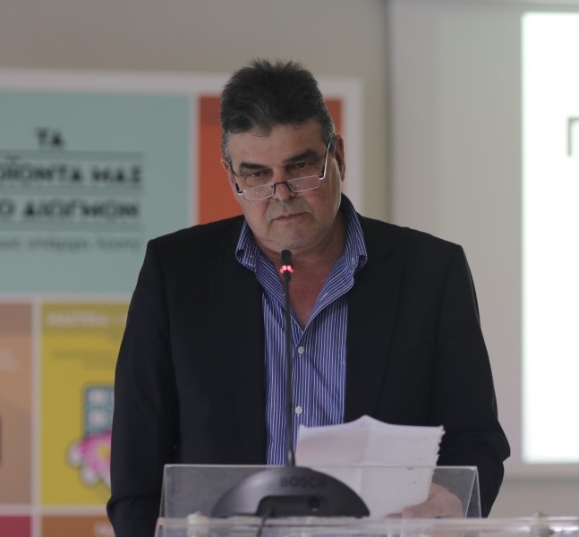 th-vasilekas-poios-evropaios-paragogos-plironei-osa-o-ellinas-eno-eisprattei-toso-chamili-poiotita-ypiresion-64639