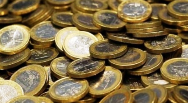 Όλο και περισσότερα κέρματα χρησιμοποιούν οι Έλληνες στις συναλλαγές τους