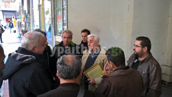 Δεν ικανοποιήθηκαν από τις απαντήσεις Αποστόλου οι αγρότες μετά τη συνάντηση στην Αχαρνών (upd) Δεν ικανοποιήθηκαν από τις απαντήσεις Αποστόλου οι αγρότες μετά τη συνάντηση στην Αχαρνών (upd)