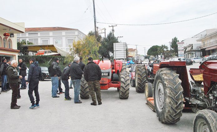 Ζάκυνθος: Συγκέντρωση αγροτών με τρακτέρ στο κόμβο της Λούμπας