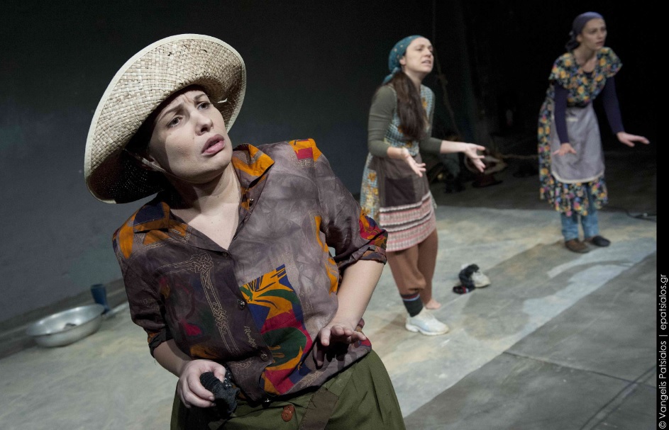 «Από πρώτο χέρι»: Παρατείνεται η επιτυχημένη διαδρομή της παράστασης για τα καπνά