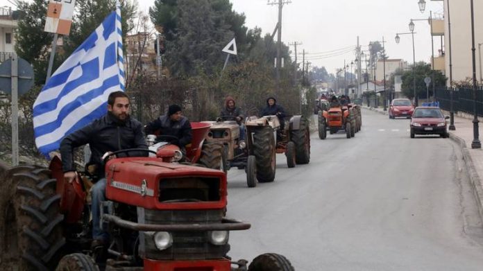 Άρτα: Κλειστός ο κόμβος της Ιονίας οδού, στη θέση Αγ. Δημήτριος, από αγρότες και κτηνοτρόφους