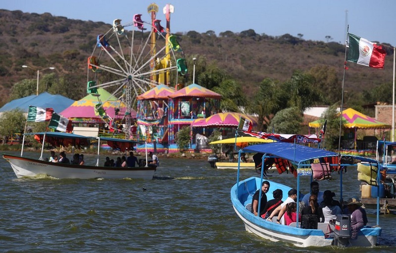 Θεοφάνεια: Βουτιές σε παγωμένα νερά μέχρι και -40 (Φωτό)