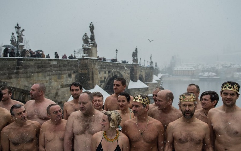 Θεοφάνεια: Βουτιές σε παγωμένα νερά μέχρι και -40 (Φωτό)