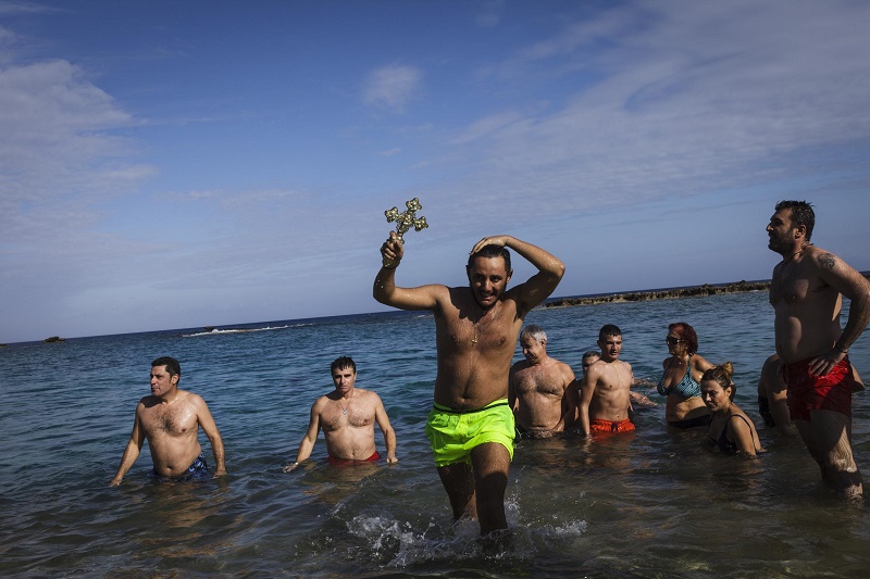 Θεοφάνεια: Βουτιές σε παγωμένα νερά μέχρι και -40 (Φωτό)