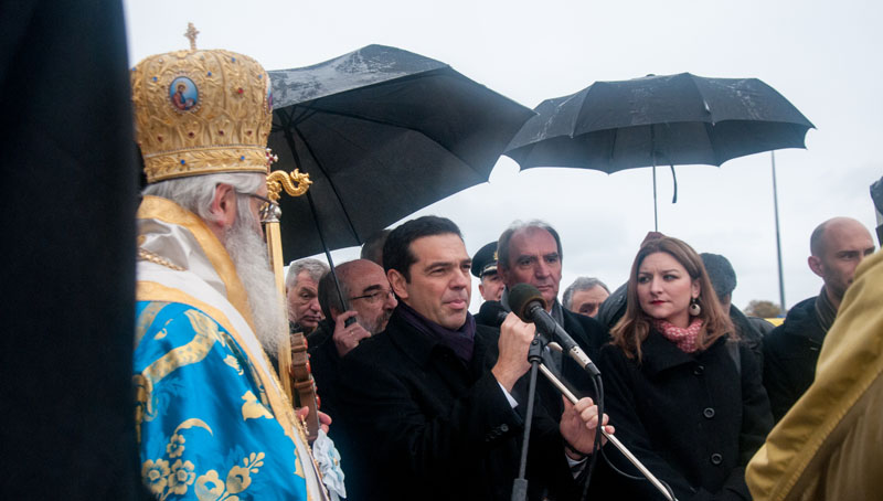 minyma-filias-pros-olous-tous-laous-apiythyne-o-prothypourgos-ston-eortasmo-ton-foton-70442