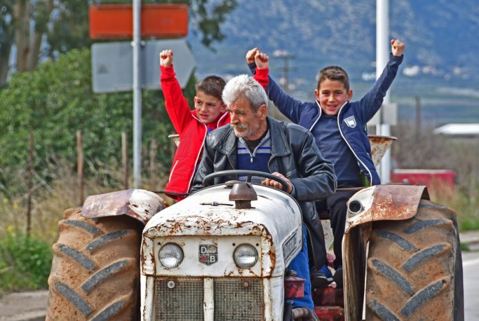 Μπλόκο στον Ίναχο έστησαν οι αγρότες της Αργολίδας