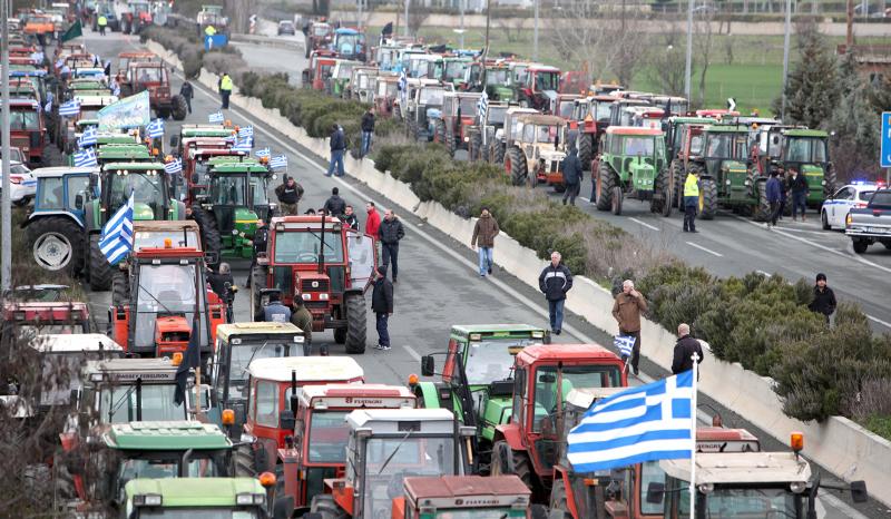 sta-tebi-tin-kyriaki-oi-agrotes-kleisti-gia-dyo-ores-i-ethniki-odos-74124
