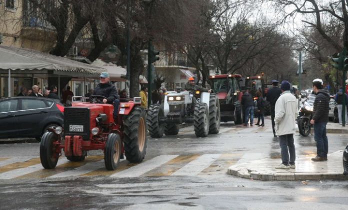 Κέρκυρα: Μηχανοκίνητη πομπή αγροτών στο κέντρο της πόλης