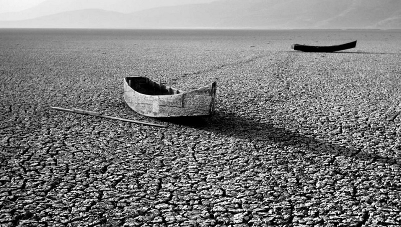 Υδάτινες διαδρομές στη Λίμνη Κάρλα μέσα από τα καρέ του Τάκη Τλούπα και του Βαγγέλη Ξένου