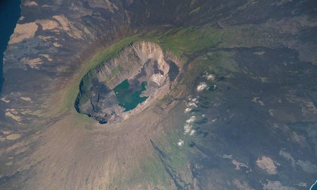 Γερμανοί και Έλληνες επιστήμονες μελετούν τα υποθαλάσσια ηφαίστεια της Σαντορίνης και τον βυθό των Κυκλάδων