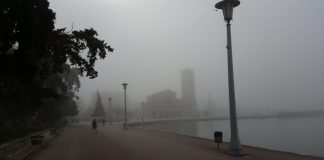Βόλος: Προβλήματα στην κυκλοφορία των οχημάτων από την ομίχλη