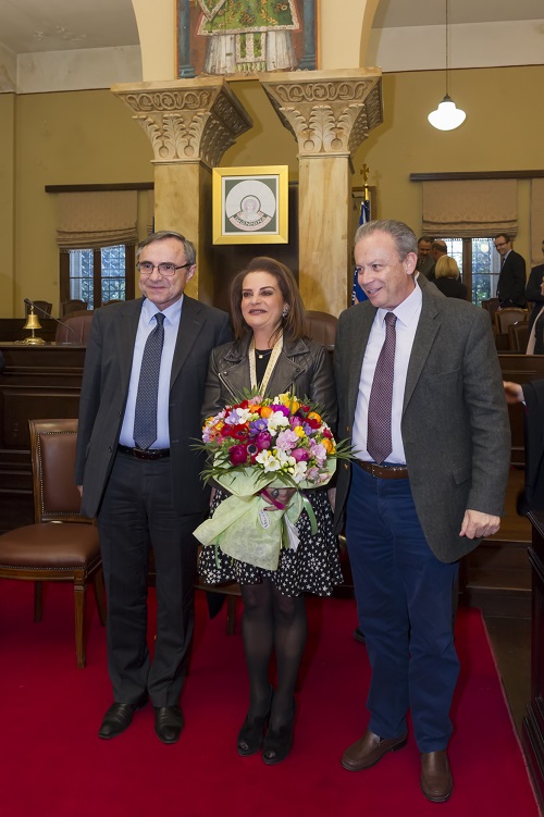  Σε «επίτιμο δημότη» του Δήμου Ιωαννινών ανακηρύχθηκε η κ. Σοφία Στάϊκου