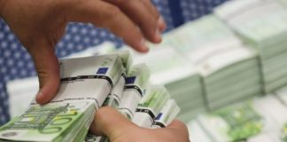 Μείωση 750 εκατ. ευρώ στις καταθέσεις το Φεβρουάριο