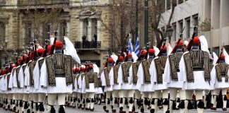 Μεγαλειώδης η στρατιωτική παρέλαση για την επέτειο της 25ης Μαρτίου