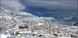 Ανοιξιάτικος χιονιάς στο Καρπενήσι (video)