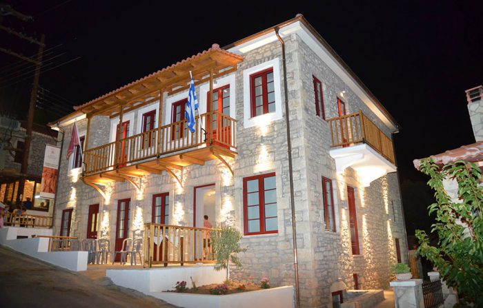 Το μουσείο ανήκει και διαχειρίζεται από τον Σύνδεσμο Δαραίων και στεγάζεται σε παραδοσιακό κτίριο, το οποίο ανακαινίστηκε με χρηματοδότηση από το Τοπικό Πρόγραμμα Προσέγγισης LEADER Βόρειας Πελοποννήσου, που διαχειρίζεται ο ΑΝΒΟΠΕ dara-arkadias-mouseio-politismou