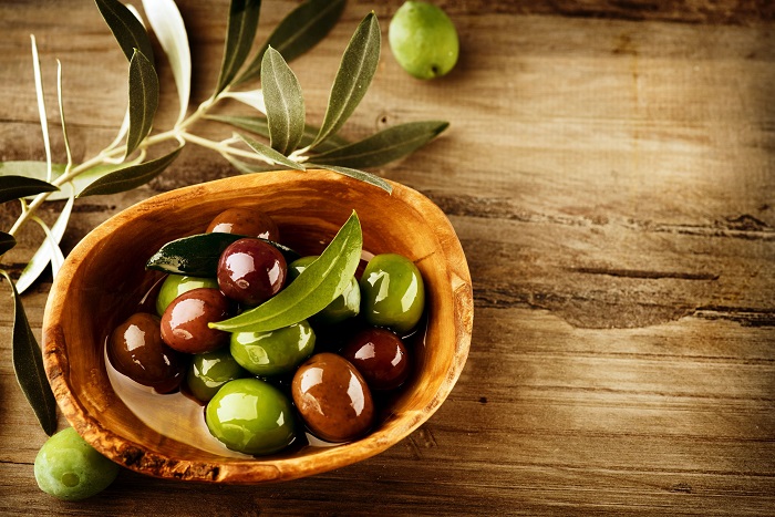 Μόλις το 27% της ελληνικής παραγωγής ελαιολάδου φτάνει στο στάδιο <a href=