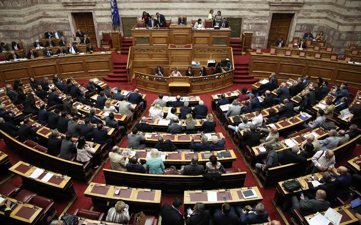 en-meso-antidraseon-tithetai-pros-psifisi-to-nomoschedio-gia-tous-dasikous-chartes-81918
