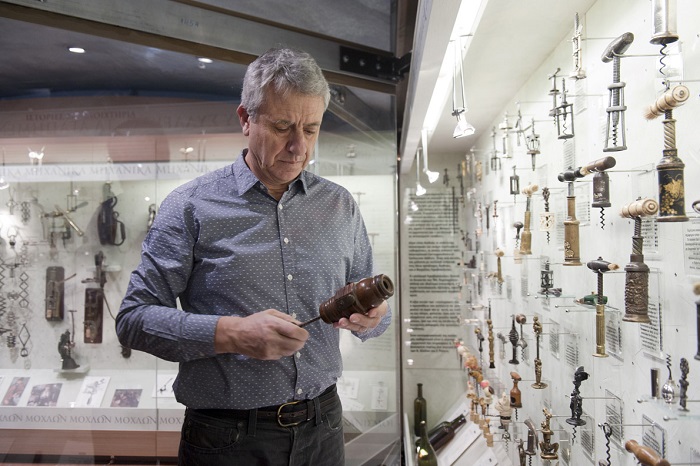 2.600 ανοιχτήρια ανοίγουν με στιλ το Μουσείο Οίνου