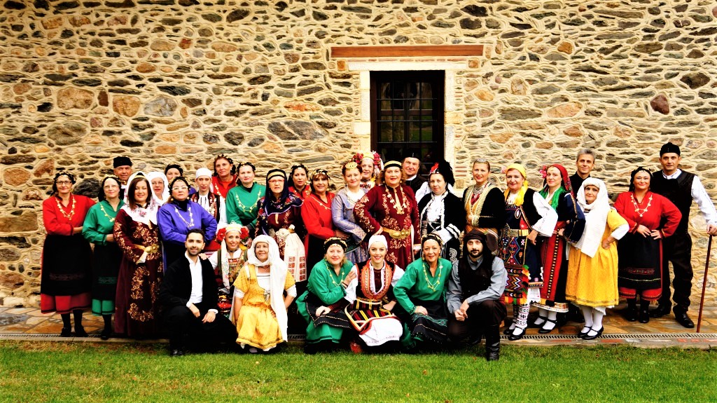 ekatontades-choreftes-sto-festival-paradosiakon-choron-sti-nafpakto-86863