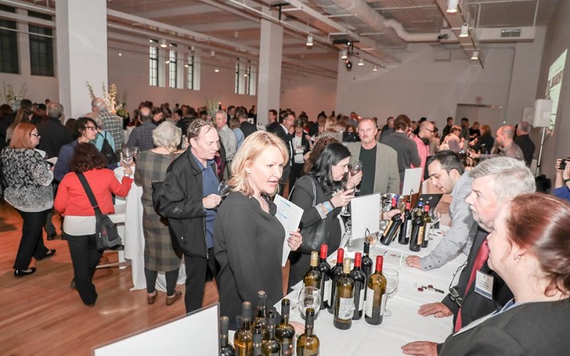 Ουρές στη Νέα Υόρκη για να δοκιμάσουν το ελληνικό κρασί