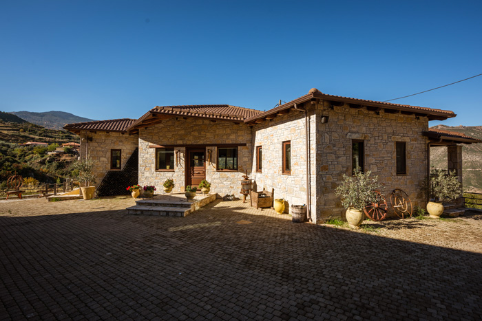 achaia-clauss-anavalletai-i-ekdilosi-oinotourismos-i-epomeni-mera-92746