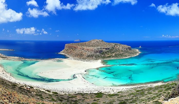 enosi xenodoxon proteinei apagoreysi eisodou troxospita eleytheri kataskinosi mpalo elafonisi H Ένωση Ξενοδόχων προτείνει την απαγόρευση εισόδου σε τροχόσπιτα και σε ελεύθερη κατασκήνωση στον Μπάλο και Ελαφονήσι