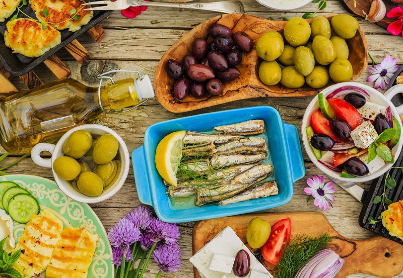 giorti-paradosiakon-fagiton-sto-kasteli-me-tin-stirixi-tis-perifereias-kritis-93618