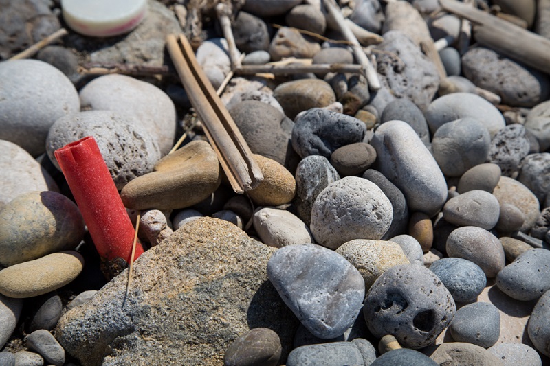 Το πλαστικό πνίγει τις ελληνικές παραλίες - Δείτε φωτογραφίες της Greenpeace